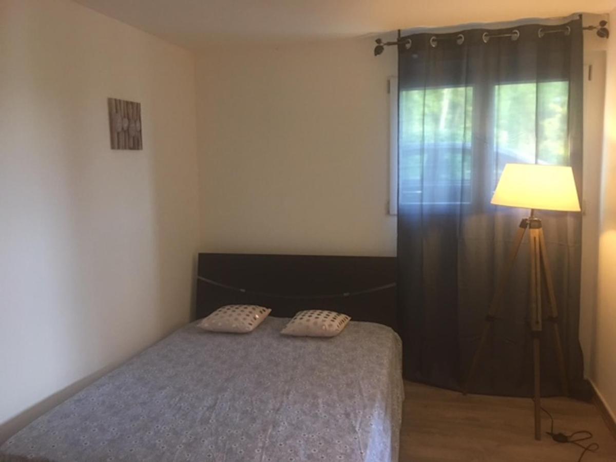 Les Glycines Apartment *